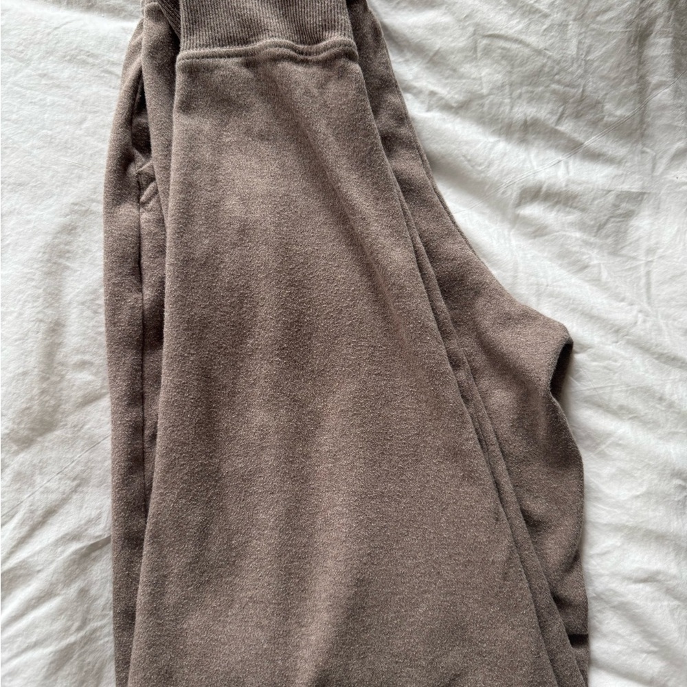 Pact Organic Cotton Airplane Joggers in Taupe Heather - Picture 5 of 8